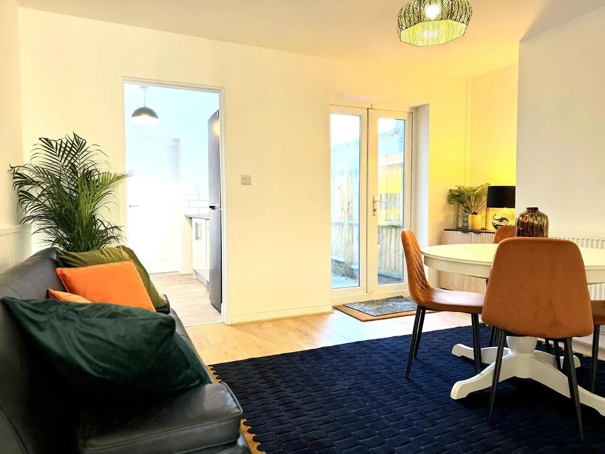 New Southampton Central House - Parking, 6 Beds, Sleeps 9 - City Centre L Cruise Terminal L Great For Contractors, Friends & Families 0*,  בריטניה
