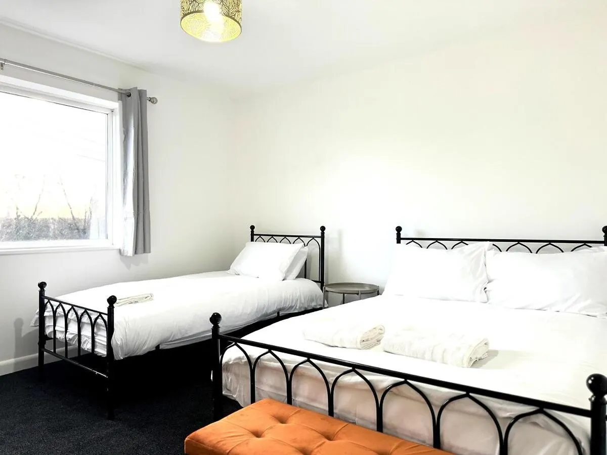 New Southampton Central House - Parking, 6 Beds, Sleeps 9 - City Centre L Cruise Terminal L Great For Contractors, Friends & Families Holiday home