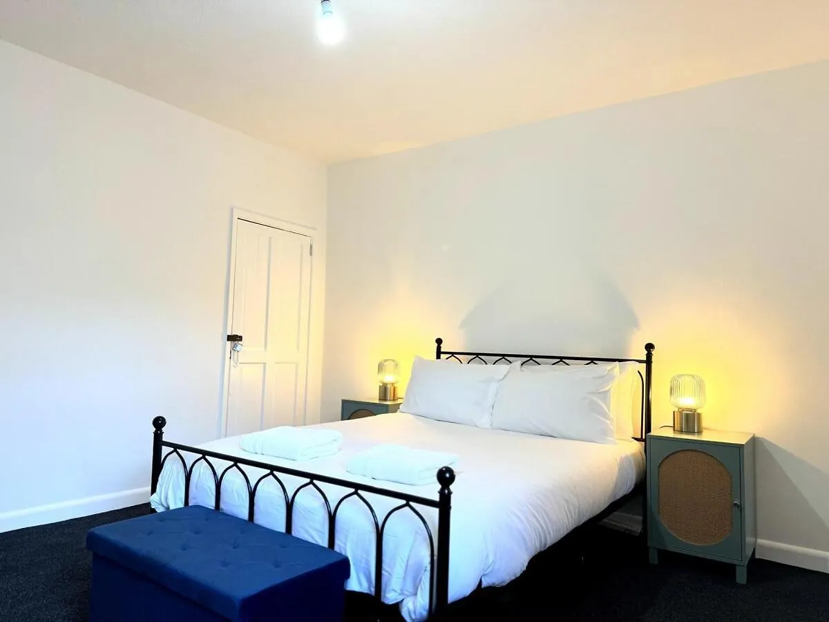 Holiday home New Southampton Central House - Parking, 6 Beds, Sleeps 9 - City Centre L Cruise Terminal L Great For Contractors, Friends & Families