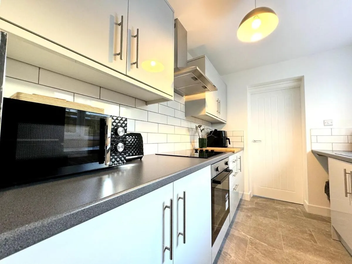 Holiday home New Southampton Central House - Parking, 6 Beds, Sleeps 9 - City Centre L Cruise Terminal L Great For Contractors, Friends & Families United Kingdom