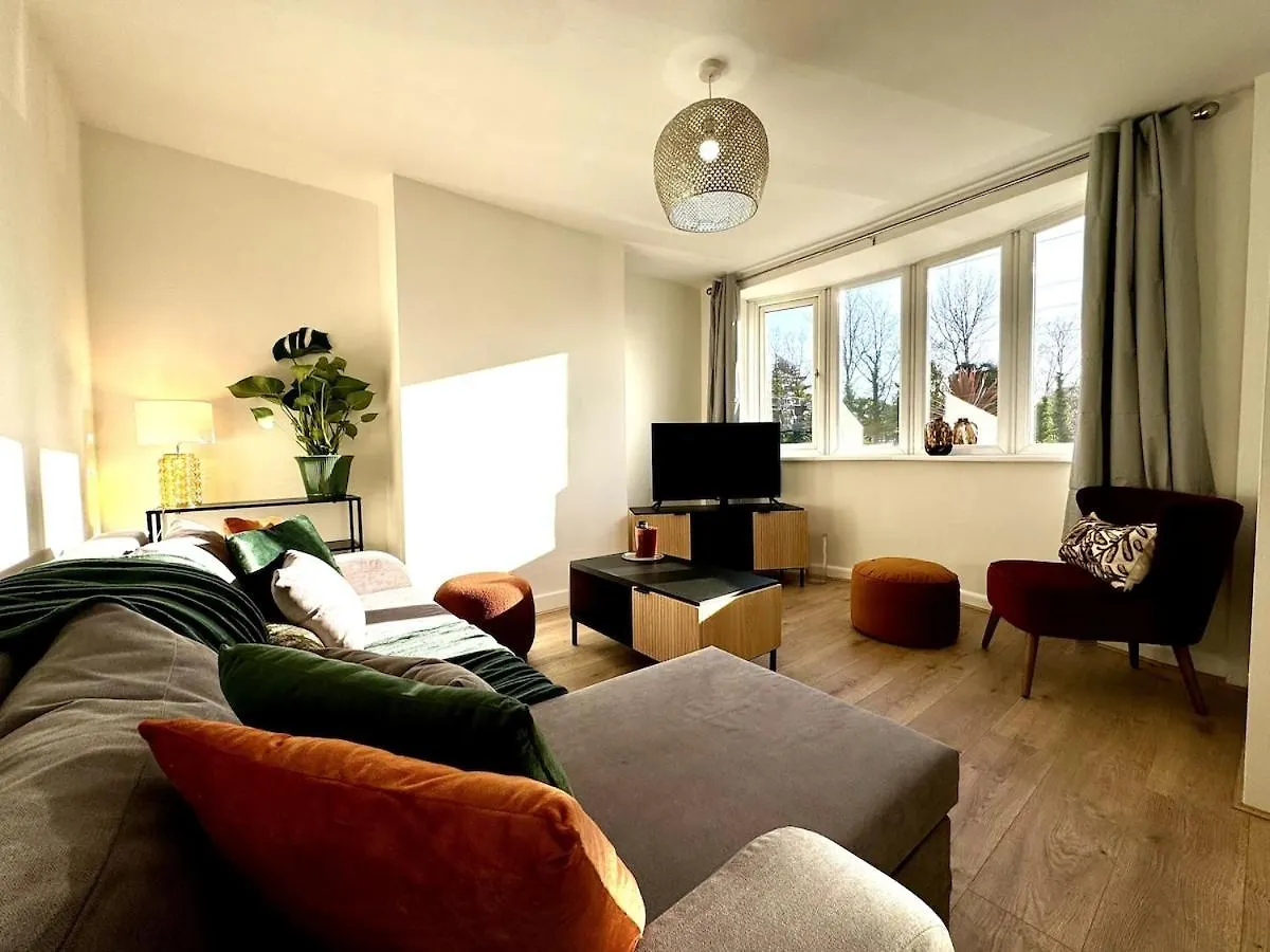 New Southampton Central House - Parking, 6 Beds, Sleeps 9 - City Centre L Cruise Terminal L Great For Contractors, Friends & Families Holiday home