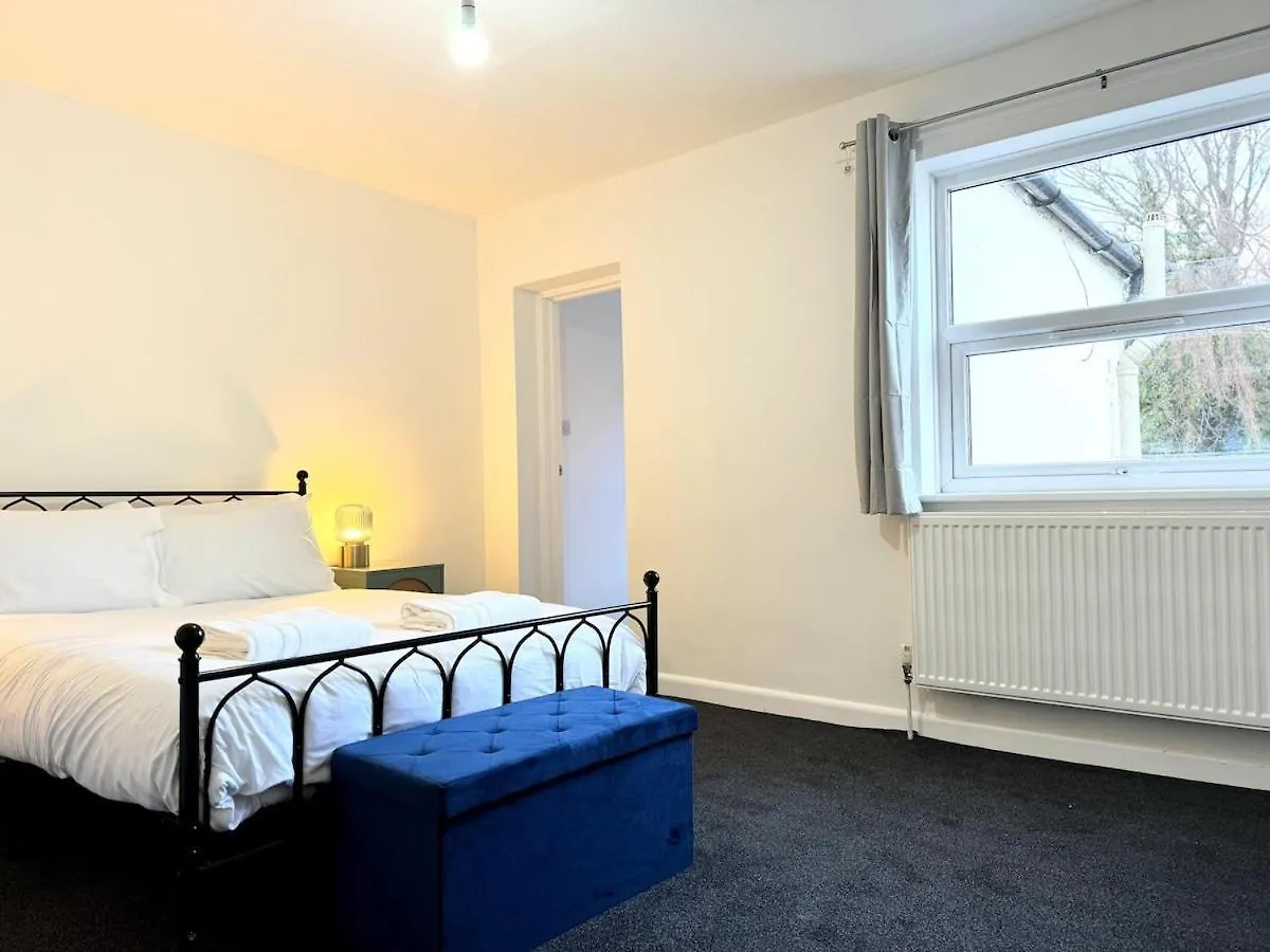 Holiday home New Southampton Central House - Parking, 6 Beds, Sleeps 9 - City Centre L Cruise Terminal L Great For Contractors, Friends & Families