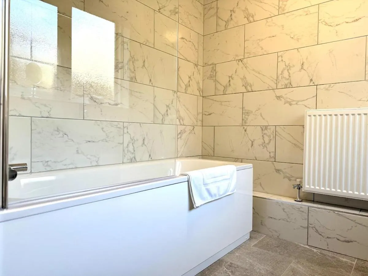 New Southampton Central House - Parking, 6 Beds, Sleeps 9 - City Centre L Cruise Terminal L Great For Contractors, Friends & Families Holiday home